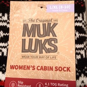 MUK LUKS WOMEN'S CABIN SOCKS. NEW WITH TAGS. SLIP RESISTANT. SIZE L-XL (8-10)